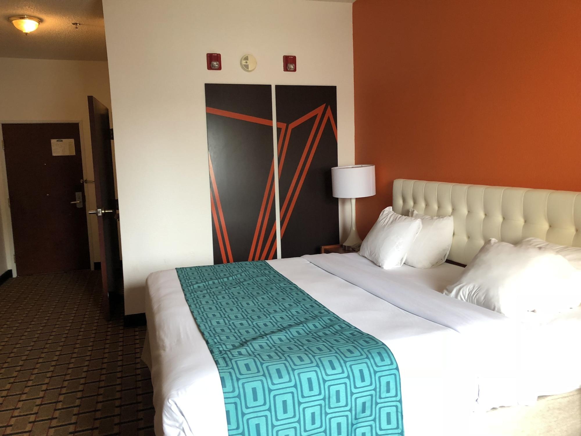 Howard Johnson By Wyndham Airport Hotel 3*