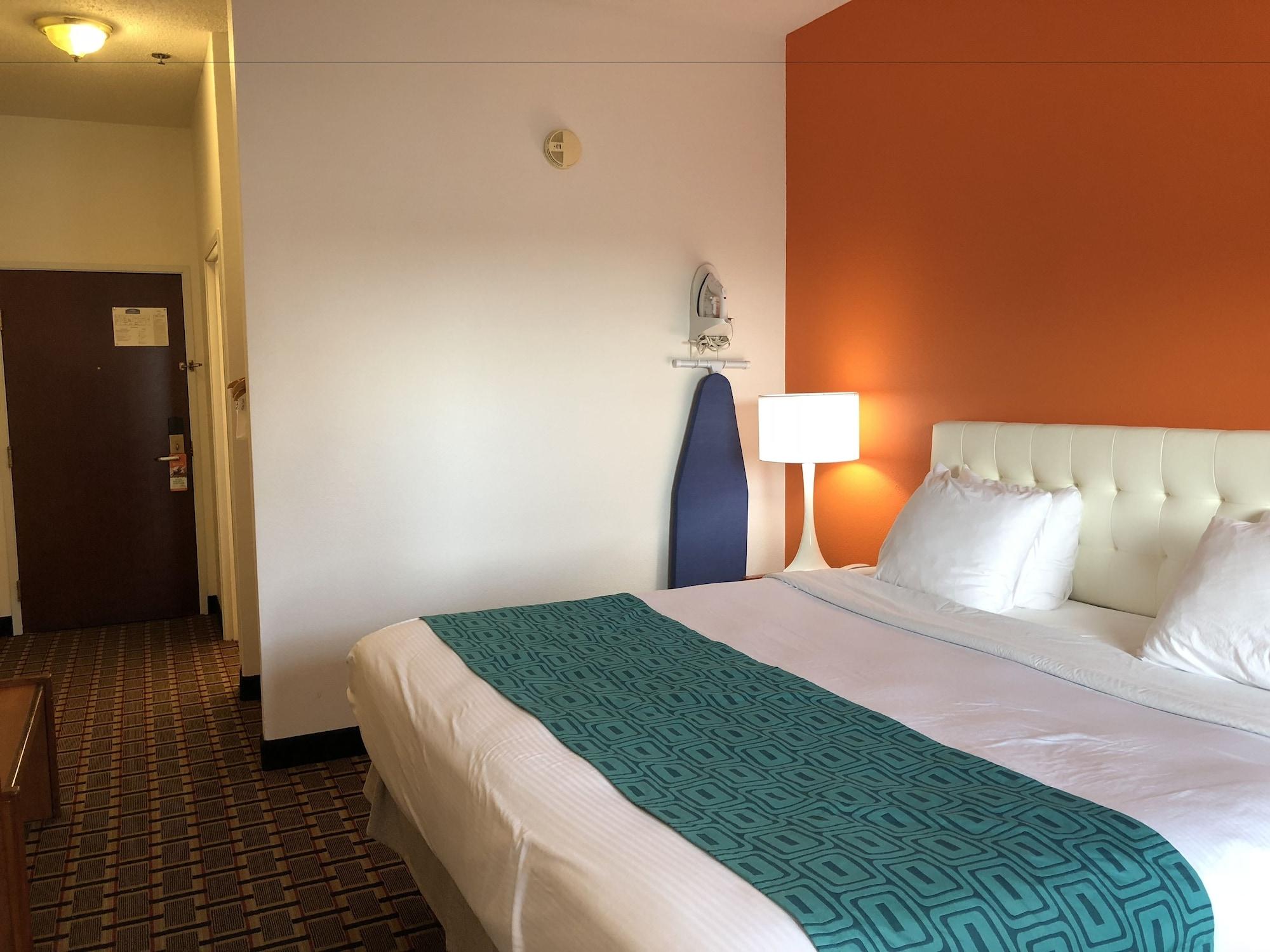 Howard Johnson By Wyndham Airport