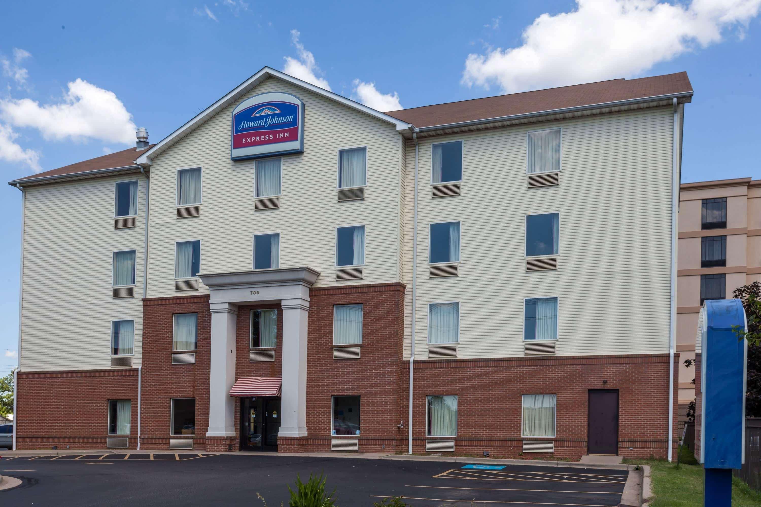 Hotel Howard Johnson By Wyndham Airport 3*