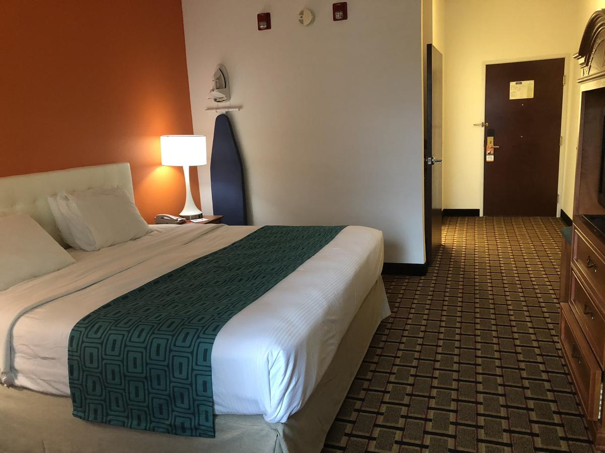 Howard Johnson By Wyndham Airport Hotel Louisville